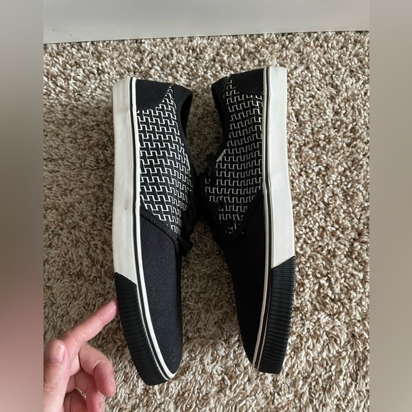 Toms Carlo Black and White Printed Canvas Sneaker Size 11 - Picture 10 of 11